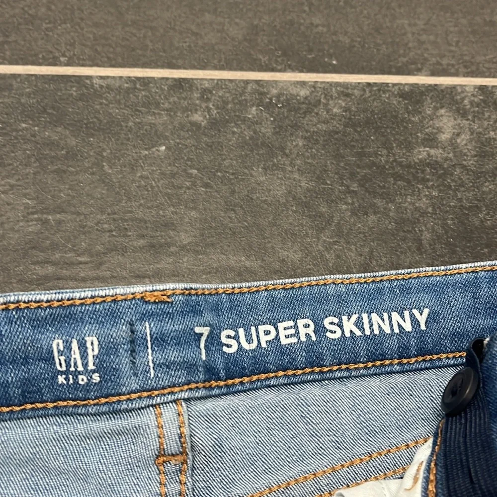 Gap Kids Girls Super Skinny Medium Wash Distressed Jeans - size 7